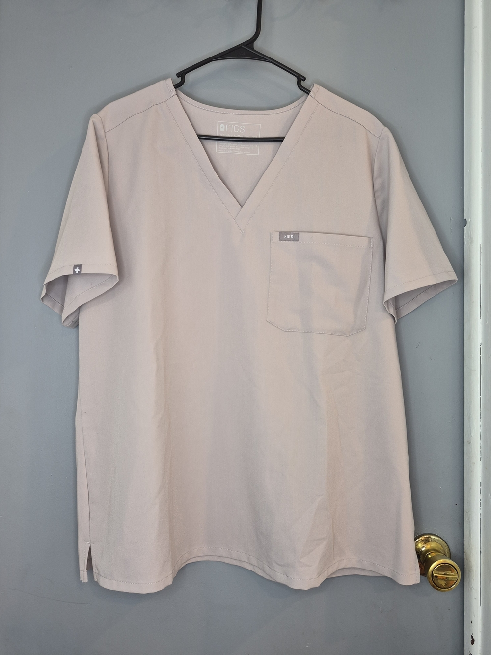 FIGS Women’s V-Neck Scrub Top in Light Pink
